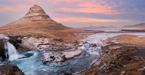 Dagtour in minibus naar Snæfellsnes & Kirkjufell vanuit Reykjavík met Arctic Adventures Iceland Dagtour in minibus naar Snæfellsnes & Kirkjufell vanuit Reykjavík met Arctic Adventures Iceland.