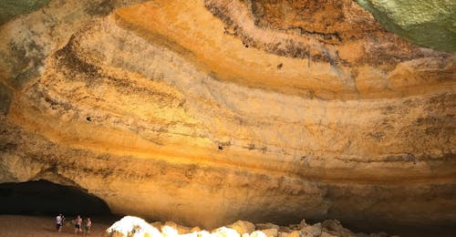 Balade en bateau à la grotte de Benagil & la plage de Marinha avec Baignade avec Blue Ocean Trips Portimao.