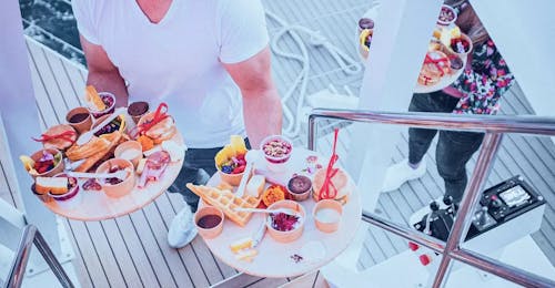 Catamarantocht vanuit La Grande-Motte langs de baai van Aigues-Mortes met brunch met Catamaran Lucile La Grande-Motte.