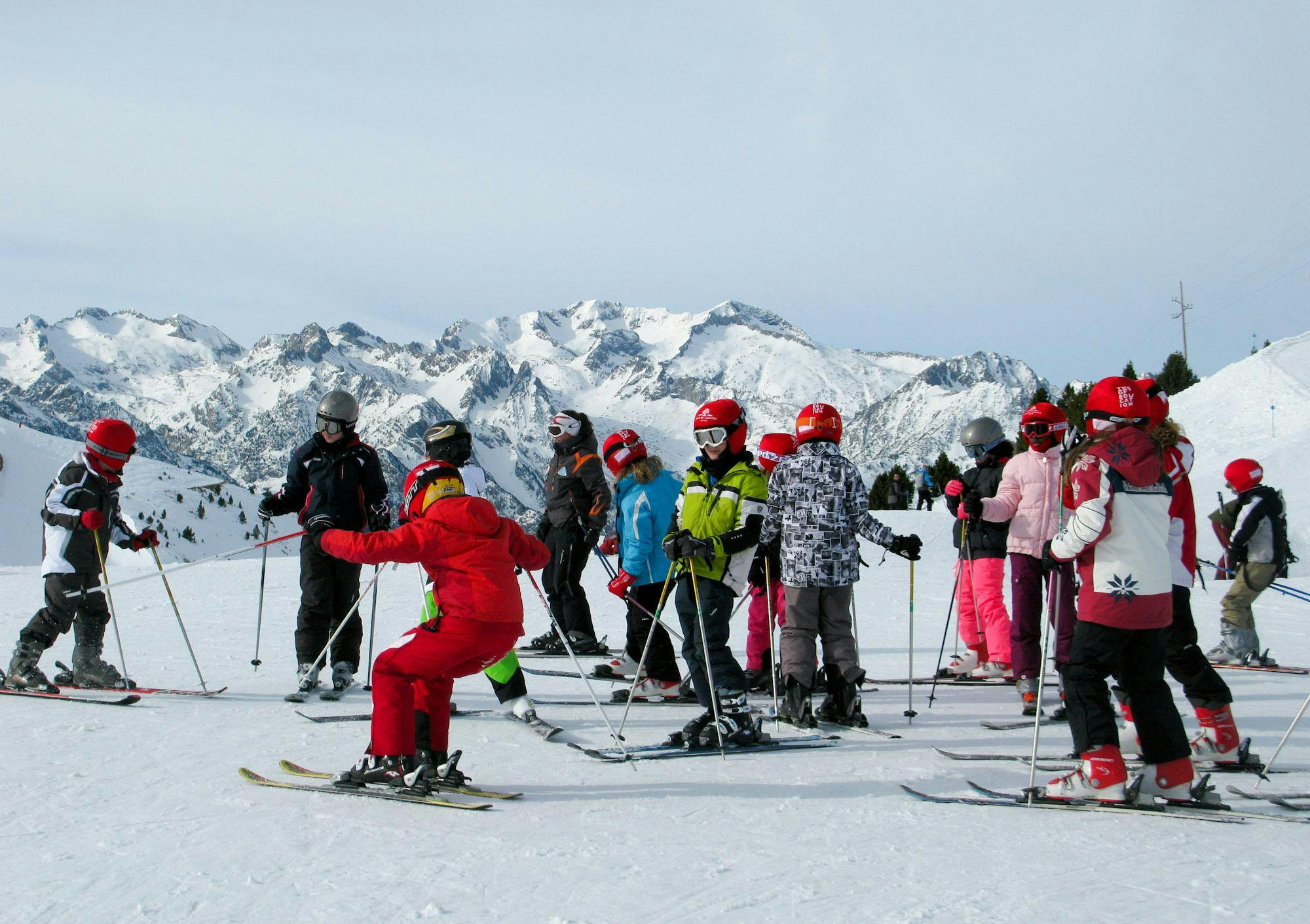 Ski schools in Cerler (c) Aramon Comunicacion