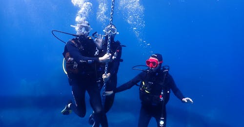 Three people doing a FFESSM Level 1 Diving Course in Ajaccio for Beginners with E Ragnole Plongée Ajaccio.