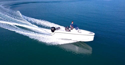 Giro in barca privata alle grotte marine di Polignano a Mare con Rent Me Charter Polignano a Mare.