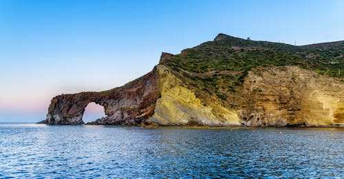 Excursión privada en barco a Salina y Lipari con degustación con Tornado Gite in barca alle Isole Eolie.