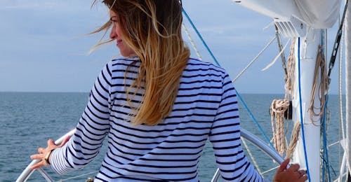 Paseo en catamarán a la isla de Houat con parada, SUP y desayuno bretón con Valmarelo Marine La Trinité-sur-Mer Paseo en catamarán a la isla de Houat con parada, SUP y desayuno bretón con Valmarelo Marine La Trinité-sur-Mer.